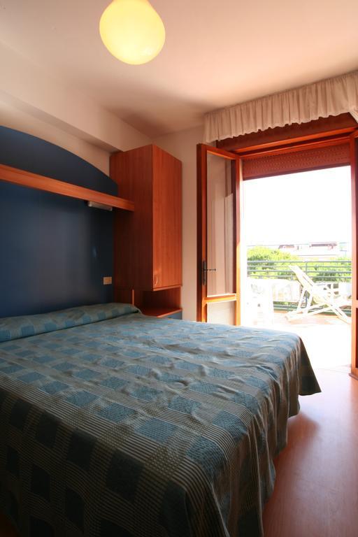 Hotel Midi Лідо-ді-Єзоло Номер фото