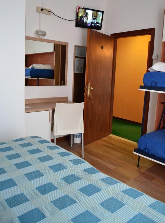 Hotel Midi Лідо-ді-Єзоло Екстер'єр фото