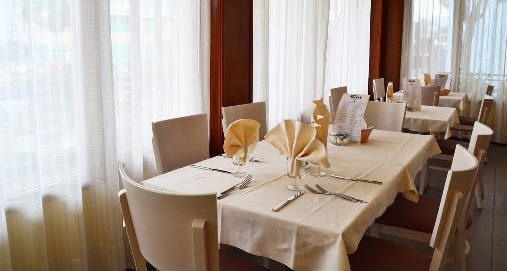 Hotel Midi Лідо-ді-Єзоло Екстер'єр фото