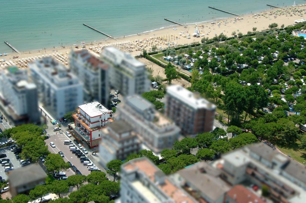 Hotel Midi Лідо-ді-Єзоло Екстер'єр фото