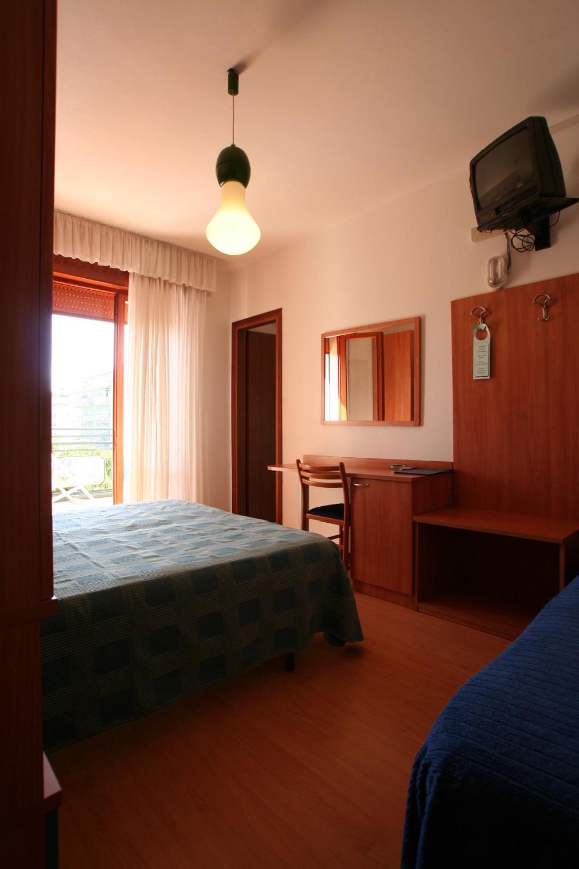 Hotel Midi Лідо-ді-Єзоло Номер фото